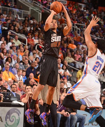 杰拉德-格林今年31岁,身高2米03,身体素质劲爆,有一手不算稳定但经常