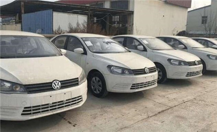 偶遇一批大众库存车,内饰非常崭新,4s店3折出售无人问津!