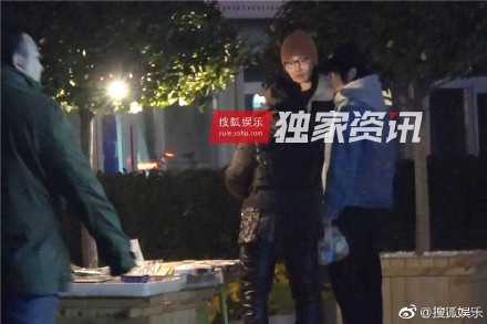 白百何要干啥?逛地摊买烟却因这个举动吓到网