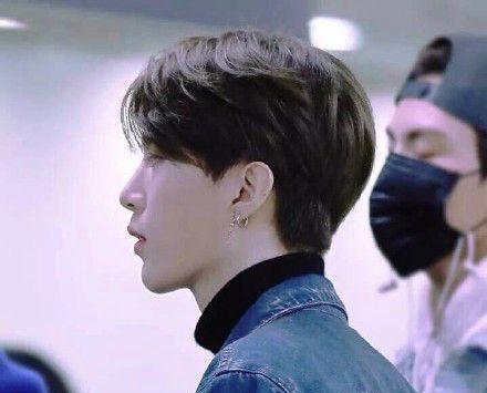 范丞丞今天开通微博都关注了谁?最新正面照曝