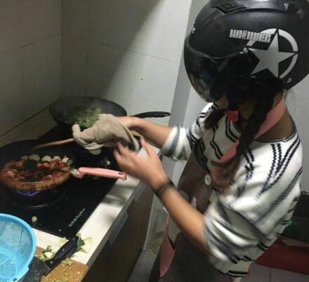 搞笑图文:现在的媳妇,做个饭都这么拼
