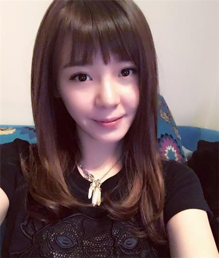 44岁高亚麟的33岁妻子时玮近照