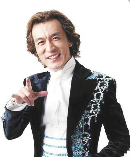 李咏曾是央视的著名主持人,其主持的《非常6 1》,《幸运52》等综艺