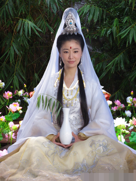 观音扮相,刘涛林心如赵雅芝都不如孙俪婆婆美,而她则是最经典的