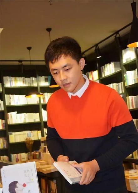 就读于@郑州大学 ,现在被保研北大,他就是邢凯轩.