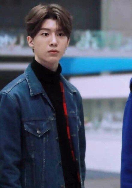 范丞丞今天开通微博都关注了谁?最新正面照曝