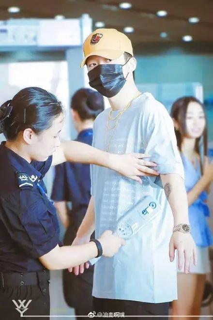 不戴帽子的pgone你还喜欢吗?未ps照流出,摄影师与他们有仇?