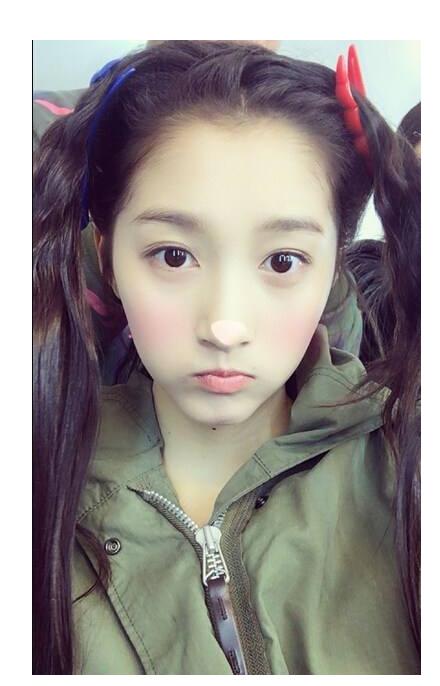 都说关晓彤只会晒大头自拍照,那是没见过这样的关晓彤!