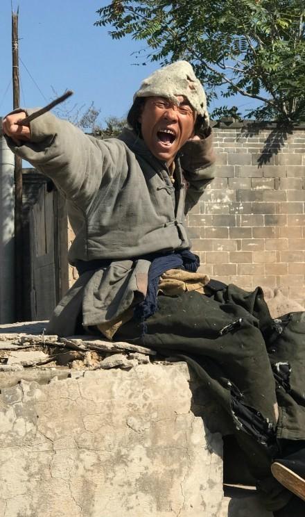 村里的第一个大学生,如今成了十里八乡反面教材!
