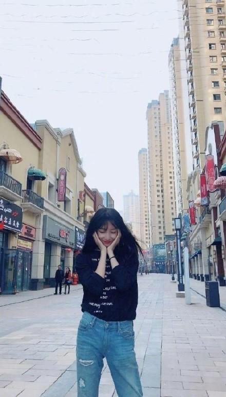 爆红的14岁网红男孩,女装大佬你们感受下