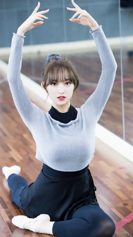 偶像练习生程潇  67柔韧性超级棒也超级美有颜有胸还可爱