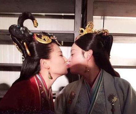 刘涛拍吻戏,欲吻还休