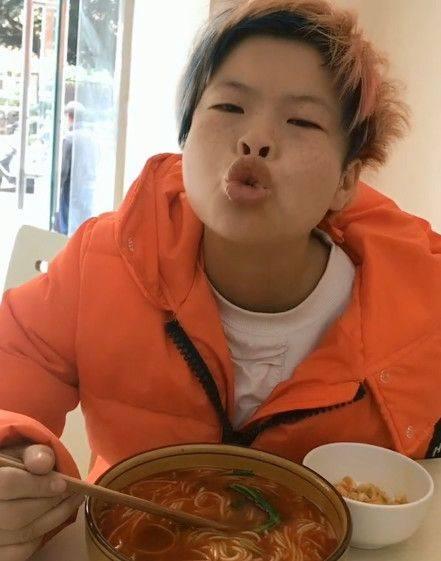 网友们则集体表示:我现在非常坚信她可以取代凤姐的地位了!