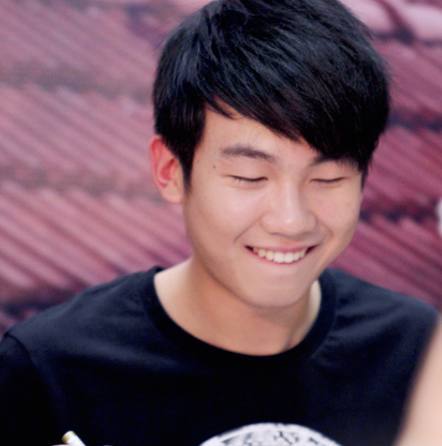 他曾获快男季军,仅次华晨宇欧豪,得到陈坤力捧,但就是不火!