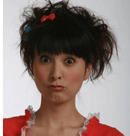 对比吴昕很久以前的刘海,噘嘴表情反倒让人有些看不懂了.