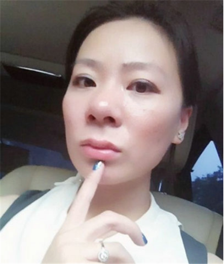 华少的妻子秦利鸽是浙江卫视《我爱记歌词》的编导,虽然经常被提及但