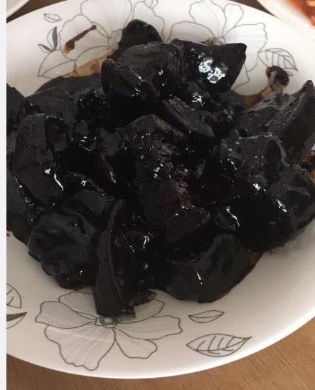 还以为他那么抠,炒一碗木耳什么都不放.