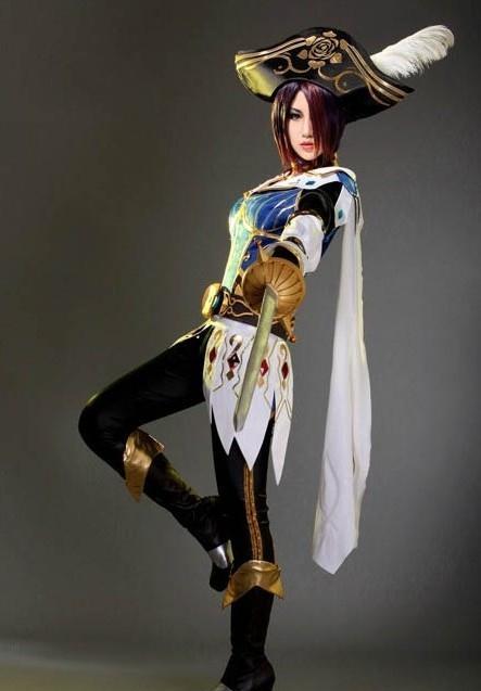 劳伦特家族的希望!英雄联盟无双剑姬cosplay!_新浪新闻