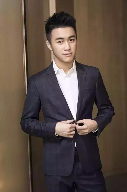 赌王儿子何猷君:如何成为麻省理工最年轻的金融硕士?