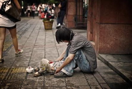 除了人贩子拐卖孩子之外,有时候家长由于自己的疏忽也会让孩子丢失,这