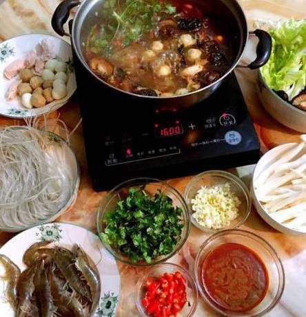 冬天最爱吃火锅,教你自己在家做,比在外面还好吃,看着就流口水