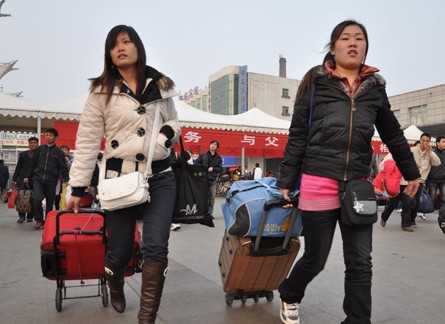 那些在城里打工女孩能赚到钱寄给老家这就是最大的念想