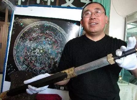 "追风"陨铁剑那么,陨铁剑和普通刀剑又有什么区别呢?