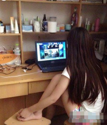 【女神一个人在寝室也是抠脚大汉】我…我妈说 上次用就觉得有点坏