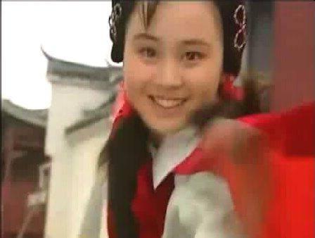 她是《情深深雨蒙蒙》里的陆心萍, 现实中却和陆尓豪恩爱18年!