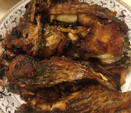 教你几招:煎鱼不破皮的秘诀,普通铁锅也可以煎出完美金黄的鱼皮