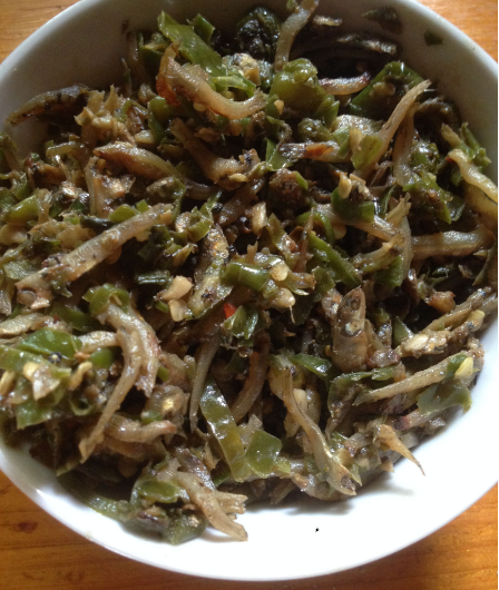婆婆今天做的早餐,菜看起来很寒碜,还有剩菜,但让我很暖心!