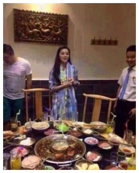 明星吃饭是什么样子的?谢娜摆拍欧弟拿这个碗吃是真饿了