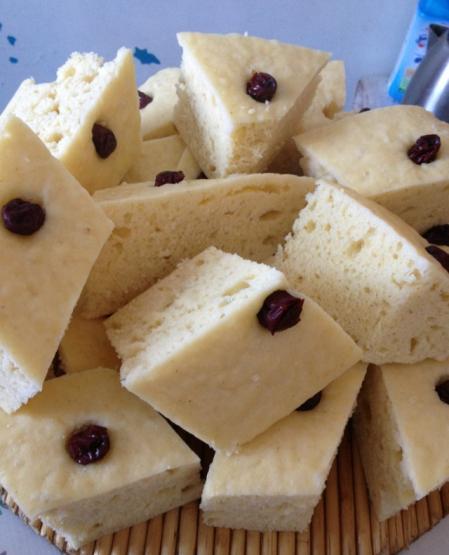 教你做烫面玉米发糕搅几下上锅蒸一蒸就行比面包还好吃