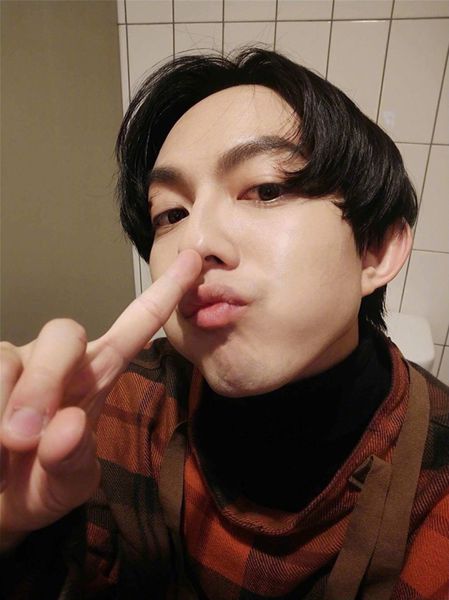 林宥嘉厕所自拍宣布台北开唱 称要"挽回粉丝的心"