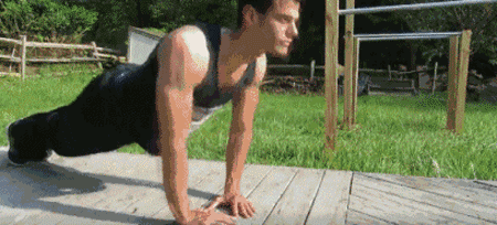 动作4、倒立推肩