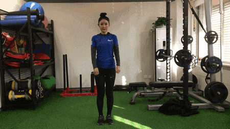 锻炼动作六:燕式平衡单腿站立,双手打开维持平衡屈髋屈膝让大腿与身体