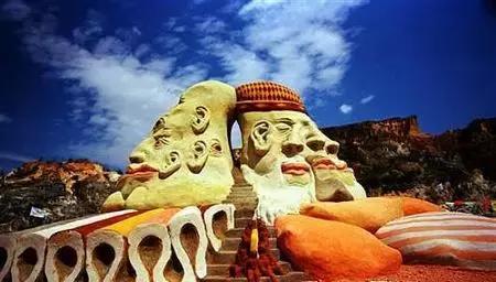 这里,还是是爨文化的发源地,传说是孟获的故乡,陆良彩色沙林与元谋