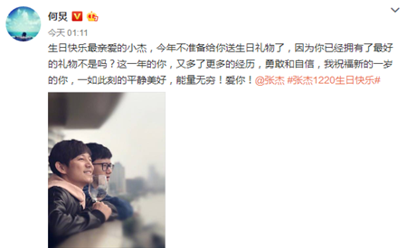 谢娜做手织围巾为张杰庆生，快乐家族今年的祝福都格外暖！