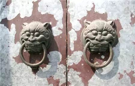 门上的艺术:中国古代锁具与门把手