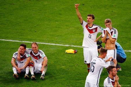 本届世界杯预选赛,卫冕冠军德国队以10战全胜