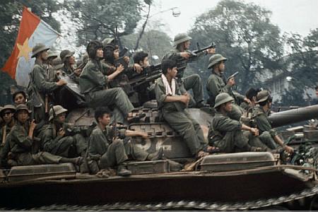 (西贡解放)1975年4月21日,南越政权"大厦将倾"之际,阮文绍仓皇外逃