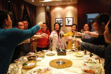 为什么同学聚会时,混的好的人很少请客吃饭呢?