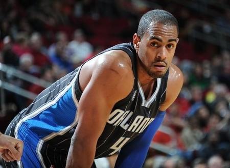 ·福克斯,考利斯坦他们,在此之前已经同骑士队完成了关于乔治希尔的