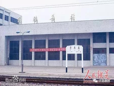 符离集烧鸡起源于安徽宿州符离镇,是由德州扒鸡发展而来.