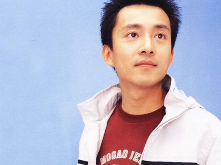 他是《同一首歌》当红主持,巅峰时退出央视,据传因性取向遭封杀|亚宁
