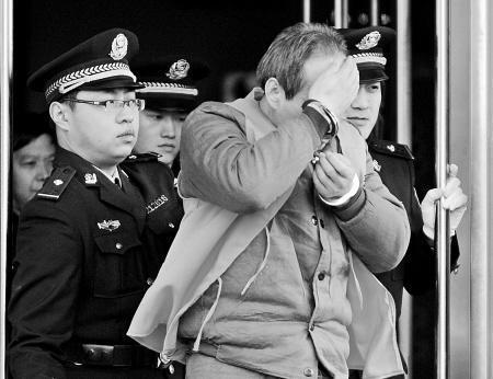 出狱的足坛大佬都在做什么, 第一金哨做生意, 有人年收入翻倍