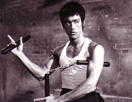 但是,他确英年早逝,令人遗憾.不过,继李小龙之后,中国也涌现出了几位