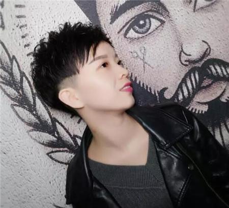 短发"剃鬓角"2018年流行款