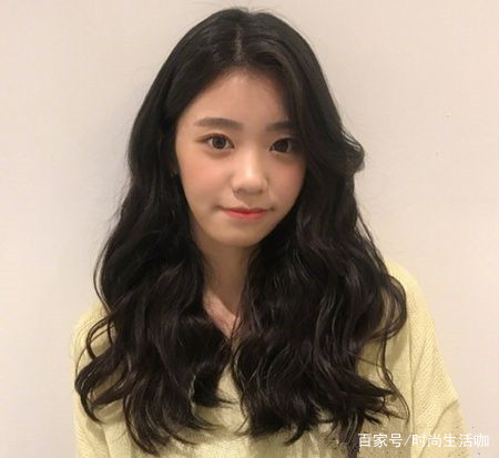 2018流行的卷发发型 给发型上个卷会更美