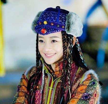 和硕端柔公主,是康熙十六子庄亲王允禄的嫡长女,自小深得父母宠爱,琴